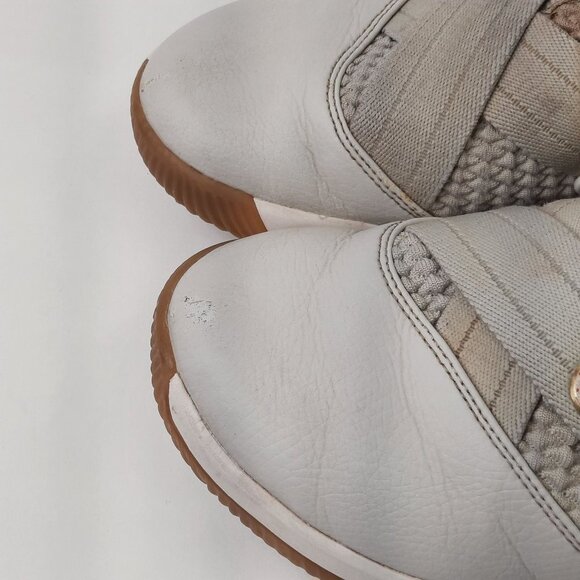 Athletic_Shoes